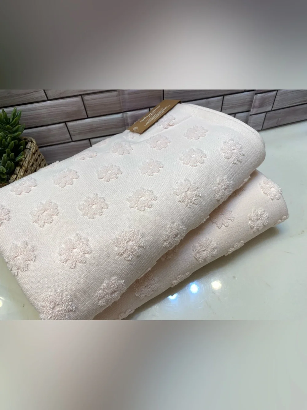 cupcakes and cashmere❤️Cotton  Floral(2) Bath Towels Baby Pink NWT